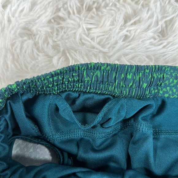 Nike Dri-Fit Green Pattern Running Shorts - Picture 8 of 9